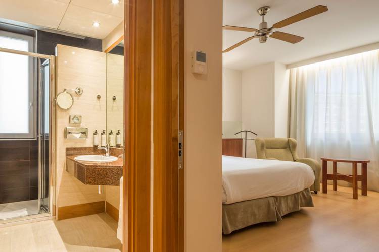  Hotel ILUNION Les Corts – Spa Barcelona